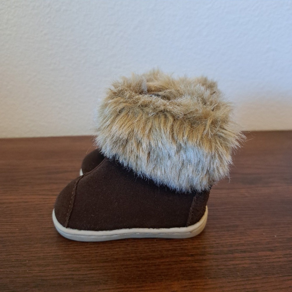 TOMS Tiny Toddler Brown Faux Fur Trim Suede Booties Size 3 10006345